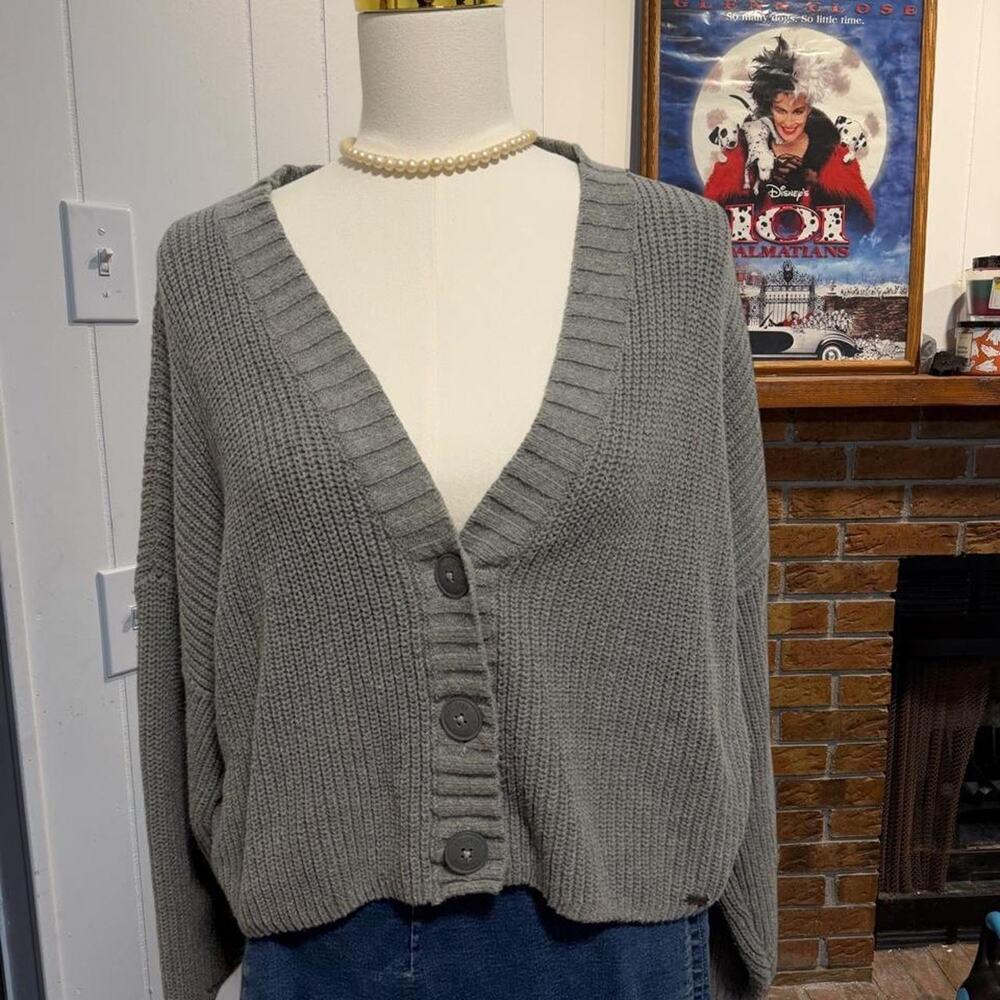 Hollister Co. gray ribbed knit cardigan with chunky buttons in size Medium